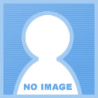 目つきの悪い女